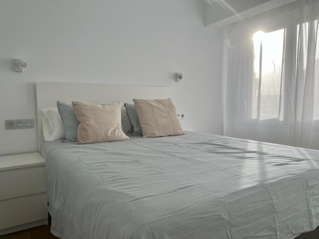 Malagueta 1 Linea De Playa Apartment Malaga Bagian luar foto