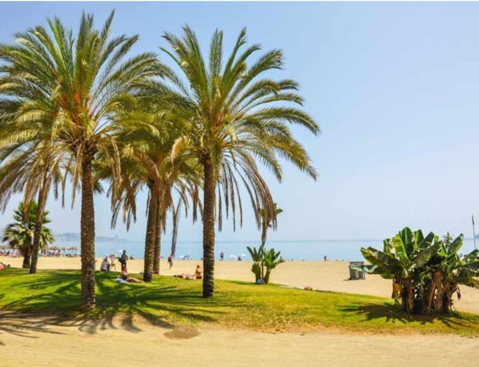 Malagueta 1 Linea De Playa Apartment Malaga Bagian luar foto