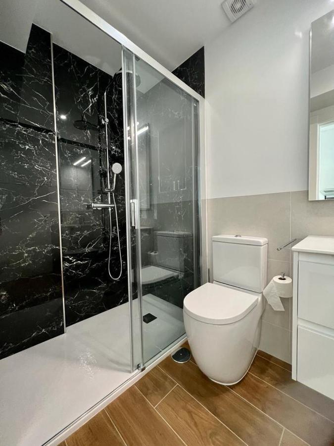 Malagueta 1 Linea De Playa Apartment Malaga Bagian luar foto