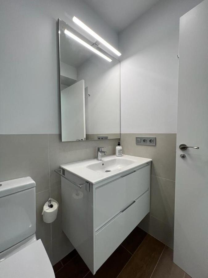 Malagueta 1 Linea De Playa Apartment Malaga Bagian luar foto