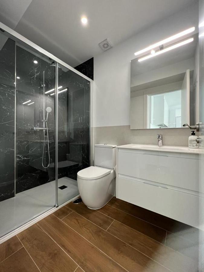 Malagueta 1 Linea De Playa Apartment Malaga Bagian luar foto