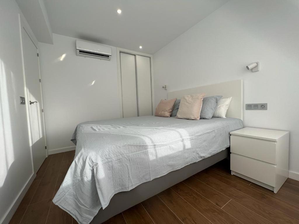 Malagueta 1 Linea De Playa Apartment Malaga Bagian luar foto